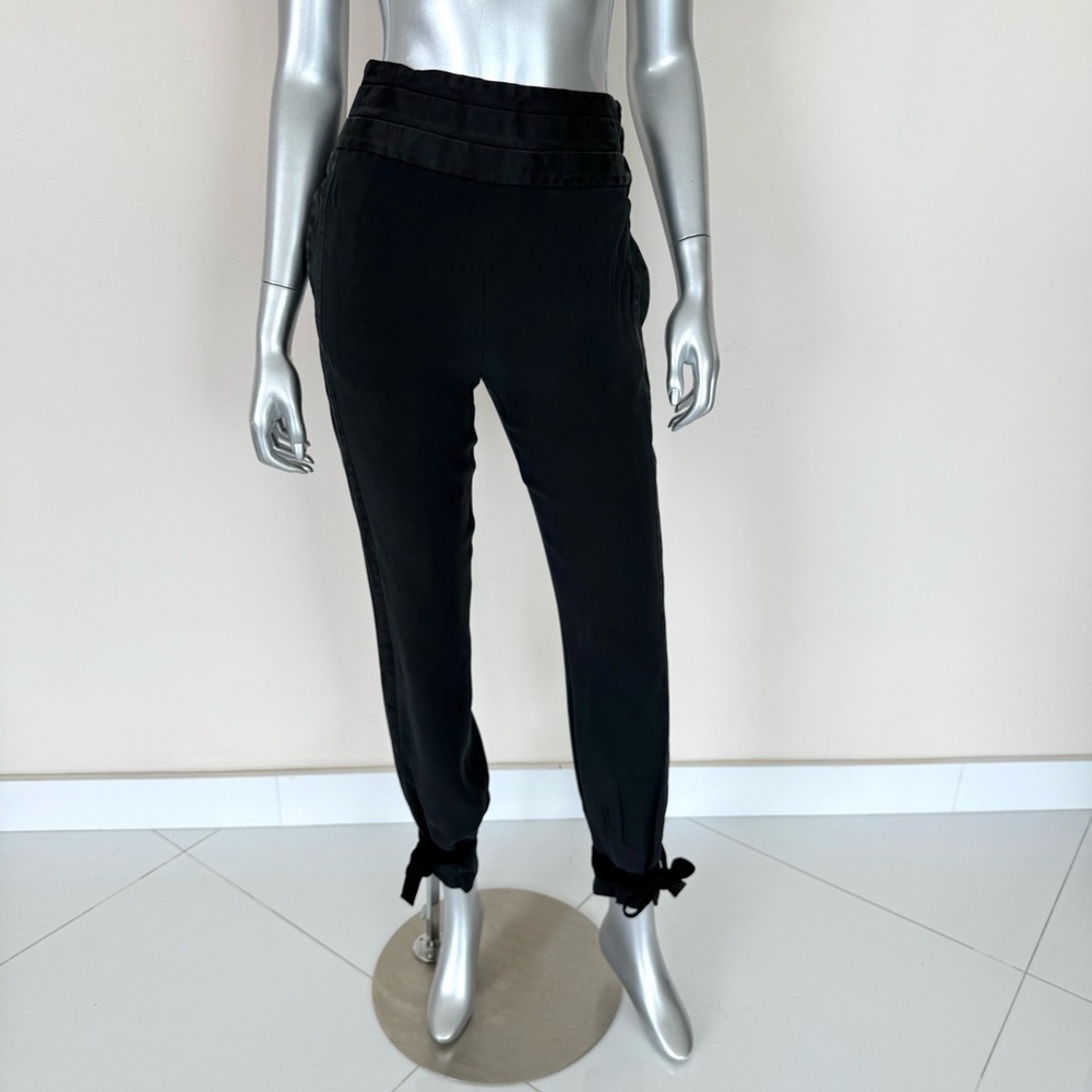 Tom Ford women silk material pants size 38 IT or 6 US Authentic